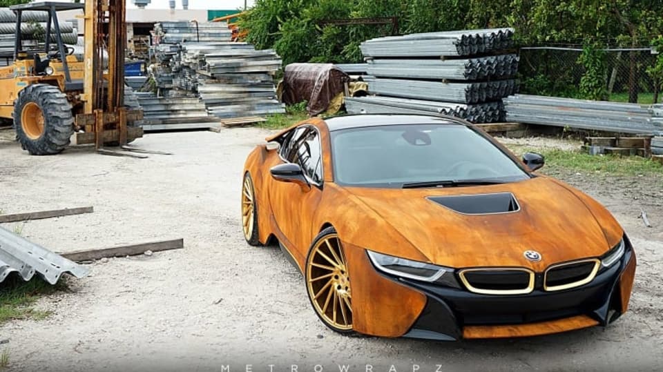 Slavný zpěvák si nechal zreznout BMW i8